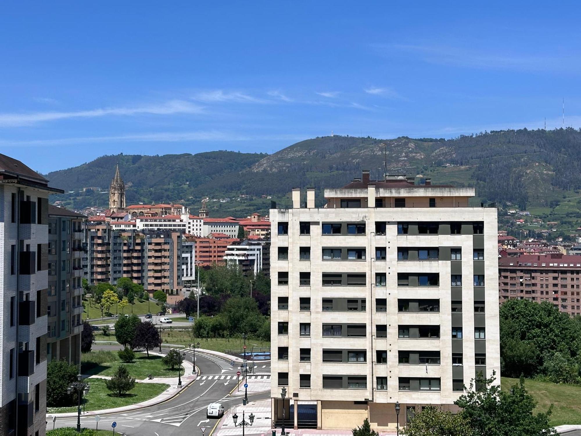 Acogedor Apartamento Con Vistas A La Catedral Y Parking Овиедо Екстериор снимка